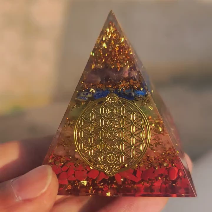 Pirámide de Orgonita 7 Chakras