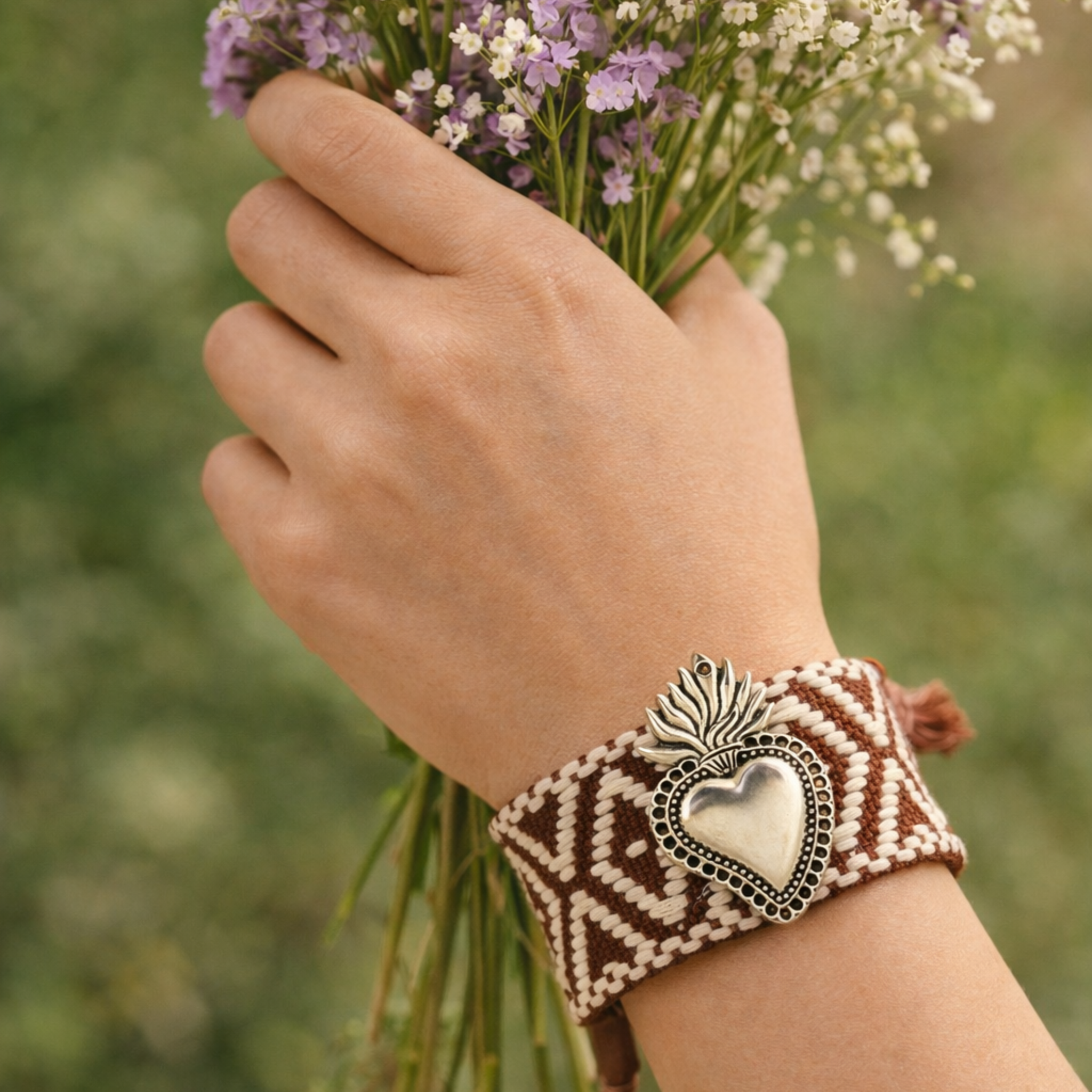 Pulsera Corazón Milagro Bohemio -CAFÉ-